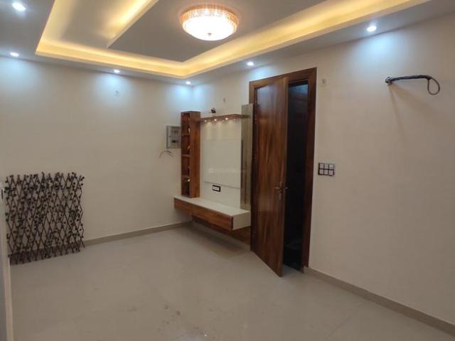 3 BHK Independent Builder Floor in Bharat Vihar for resale New Delhi. The reference number is 11042320