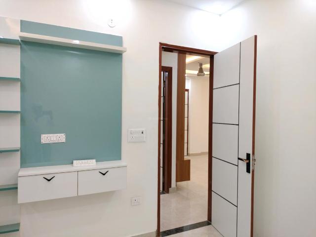 3 BHK Independent Builder Floor in Raju Parak Extension for resale New Delhi. The reference number is 20053787