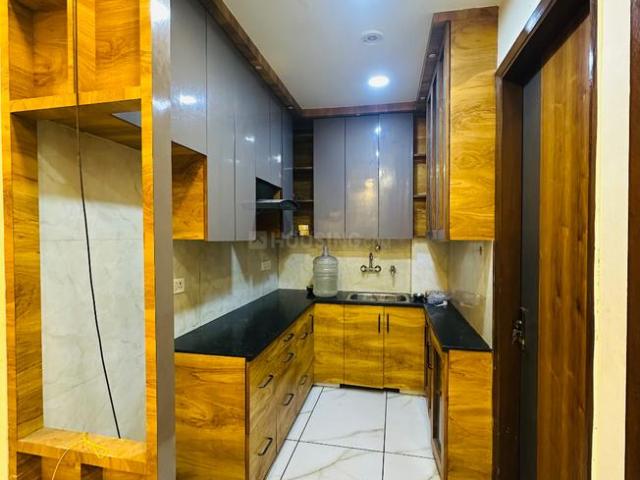 3 BHK Independent Builder Floor in Dwarka Mor for rent New Delhi. The reference number is 18600531