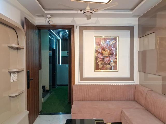 3 BHK Independent Builder Floor in Dwarka Mor for rent New Delhi. The reference number is 20224003