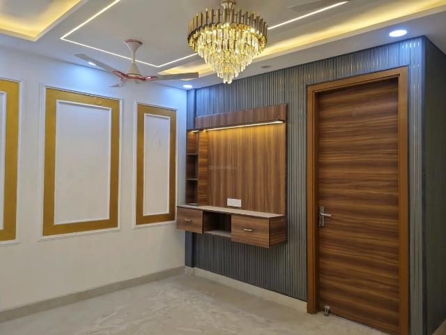 2 BHK Apartment in Dwarka Mor for resale New Delhi. The reference number is 19741430