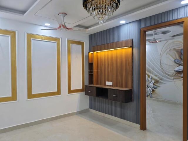 2 BHK Apartment in Dwarka Mor for resale New Delhi. The reference number is 19741438