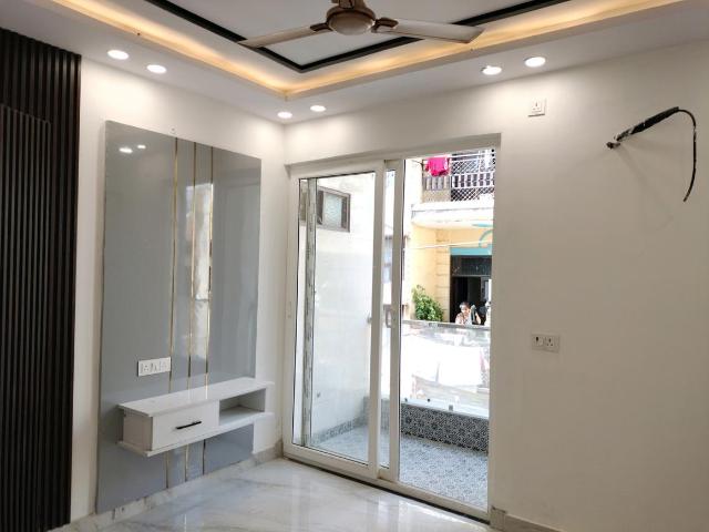 3 BHK Independent Builder Floor in Dwarka Mor for resale New Delhi. The reference number is 19946847