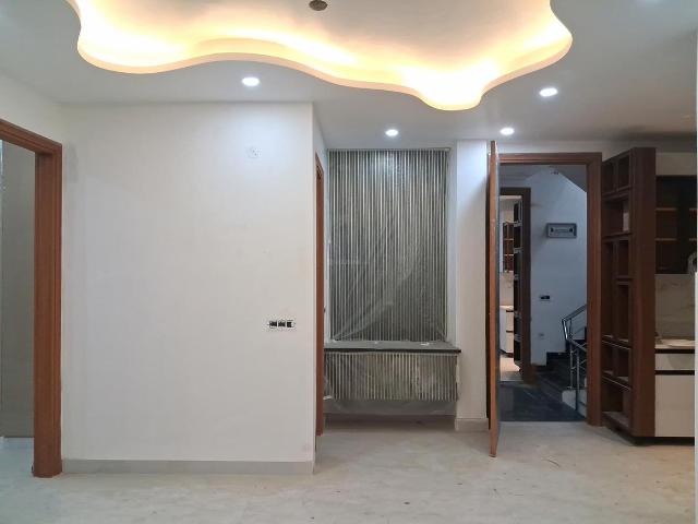 3 BHK Independent Builder Floor in Dwarka Mor for resale New Delhi. The reference number is 19367542