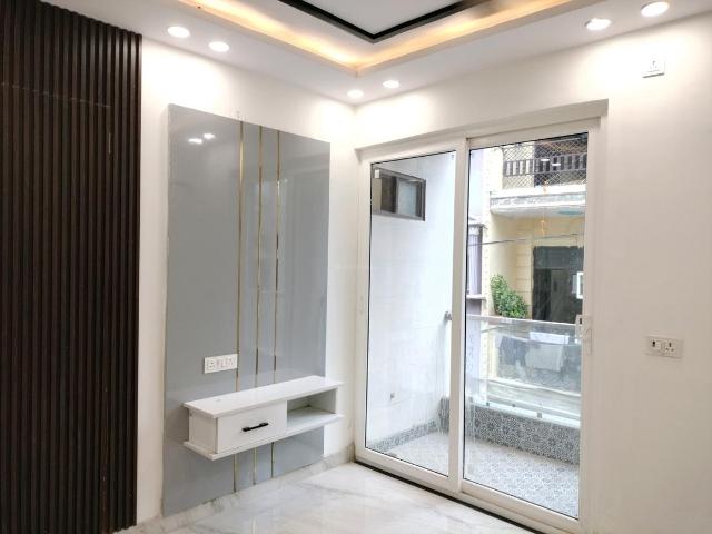3 BHK Independent Builder Floor in Dwarka Mor for resale New Delhi. The reference number is 20597977