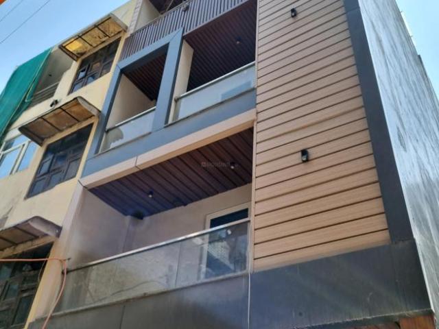 3 BHK Independent Builder Floor in Dwarka Mor for resale New Delhi. The reference number is 20237626