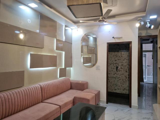 3 BHK Apartment in Dwarka Mor for resale New Delhi. The reference number is 20296076