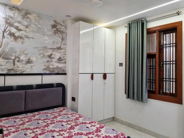 3 BHK Apartment in Dwarka Mor for resale New Delhi. The reference number is 20343772