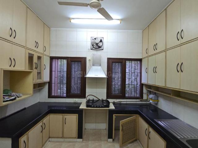 3 BHK Independent Builder Floor in Defence Colony for rent New Delhi. The reference number is 19136707