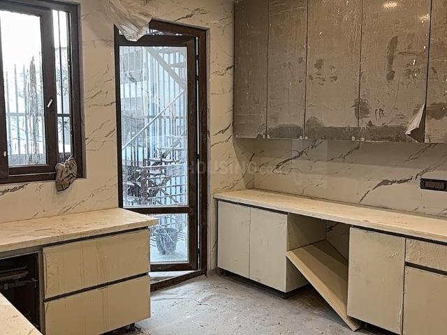 3 BHK Independent Builder Floor in Defence Colony for resale South Delhi. The reference number is 17037607