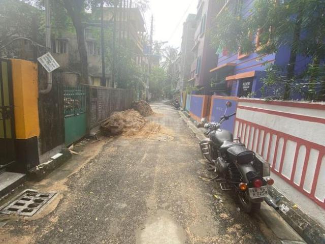 3 BHK Independent Builder Floor in Dhakuria for resale Kolkata. The reference number is 13390805
