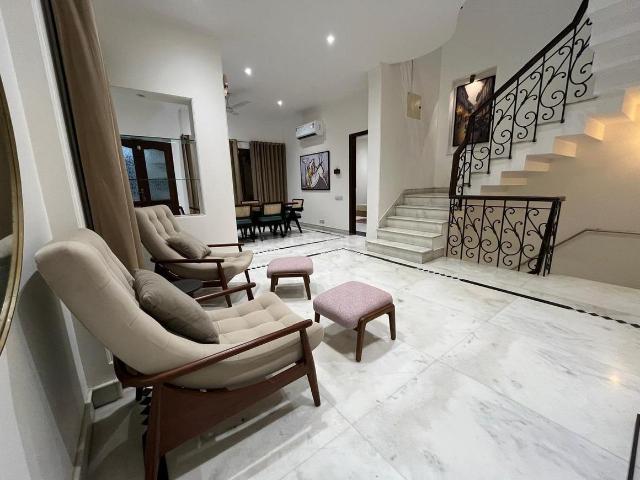 3 BHK Independent Builder Floor in DLF Phase 2 for rent Gurgaon. The reference number is 19617004