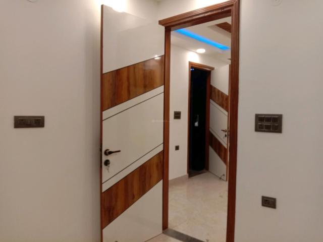 3 BHK Independent Builder Floor in Govindpuri for resale New Delhi. The reference number is 19569472