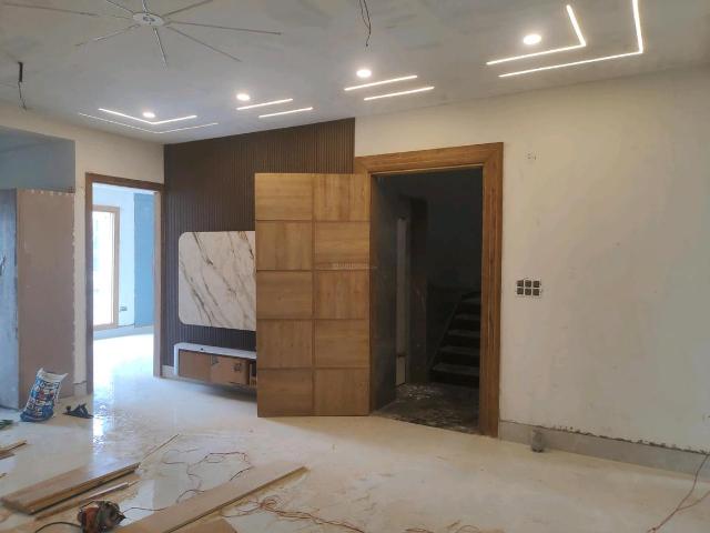 3 BHK Independent Builder Floor in Green Field Colony for resale Faridabad. The reference number is 20636367