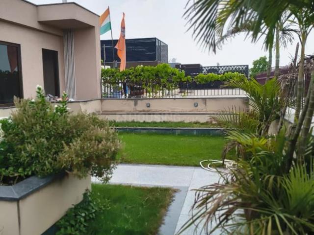 3 BHK Independent Builder Floor in Hauz Khas for resale New Delhi. The reference number is 20613413