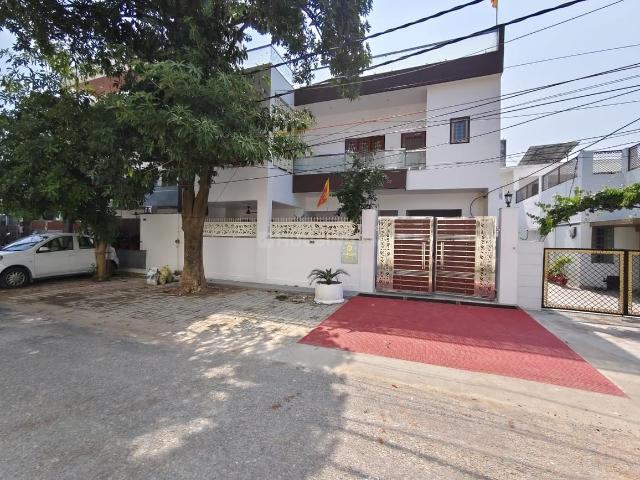 3 BHK Independent Builder Floor in Indira Nagar for rent Lucknow. The reference number is 20944624