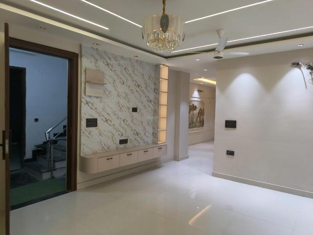 3 BHK Independent Builder Floor in Vaishali for resale Ghaziabad. The reference number is 20760566