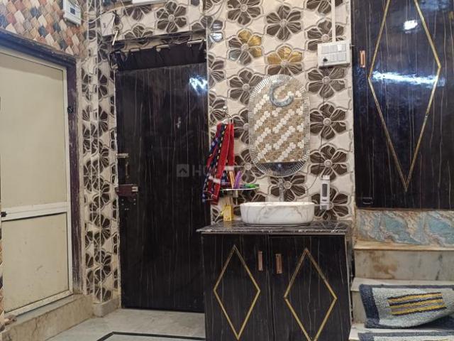 3 BHK Independent Builder Floor in Joshi Colony for resale New Delhi. The reference number is 18480247