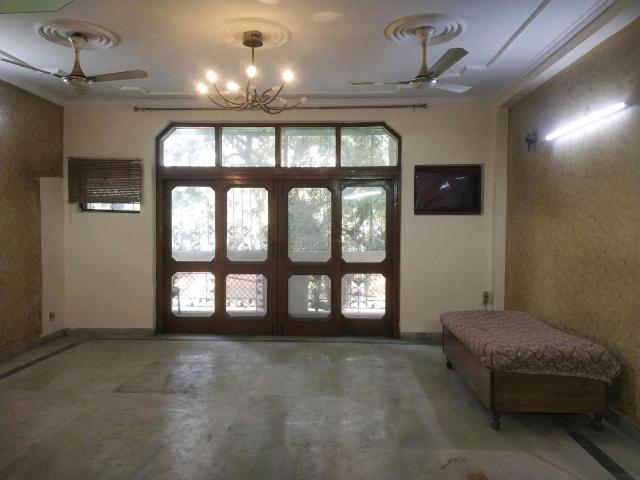3 BHK Independent Builder Floor in Lajpat Nagar for rent New Delhi. The reference number is 19282915