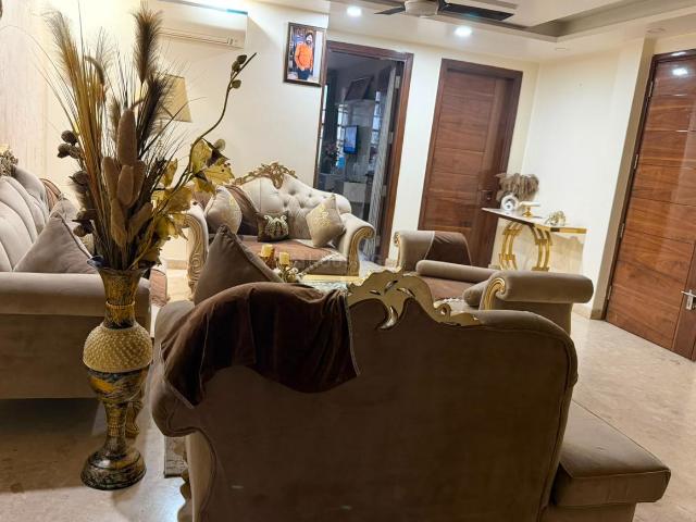 3 BHK Independent Builder Floor in Paschim Vihar for rent New Delhi. The reference number is 20562209