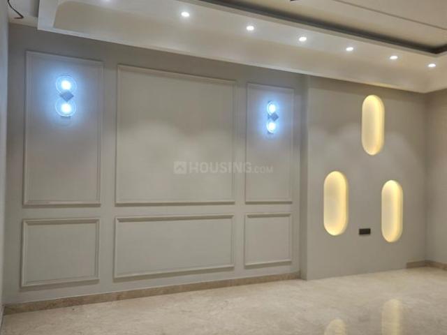 4 BHK Independent Builder Floor in Paschim Vihar for resale New Delhi. The reference number is 19745917