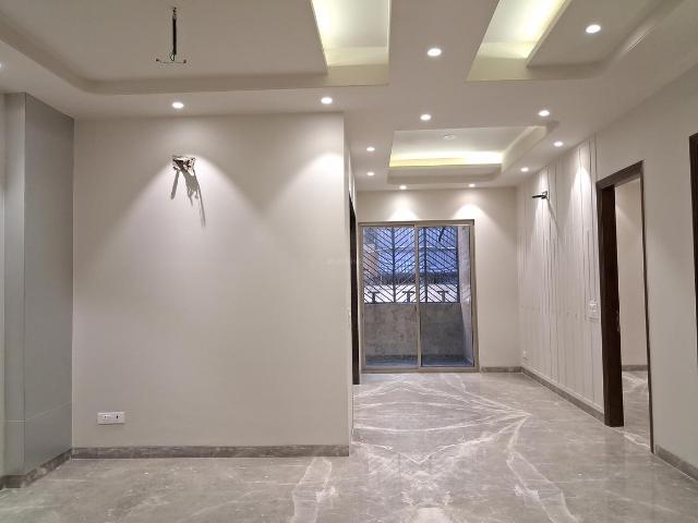 3 BHK Independent Builder Floor in Paschim Vihar for resale New Delhi. The reference number is 19950344