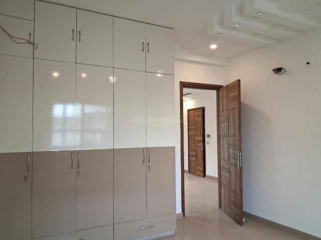 3 BHK Independent Builder Floor in Paschim Vihar for resale New Delhi. The reference number is 20595996
