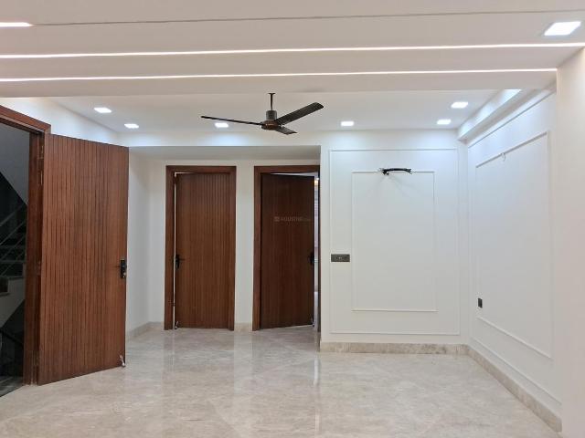 3 BHK Independent Builder Floor in Paschim Vihar for resale New Delhi. The reference number is 20623778