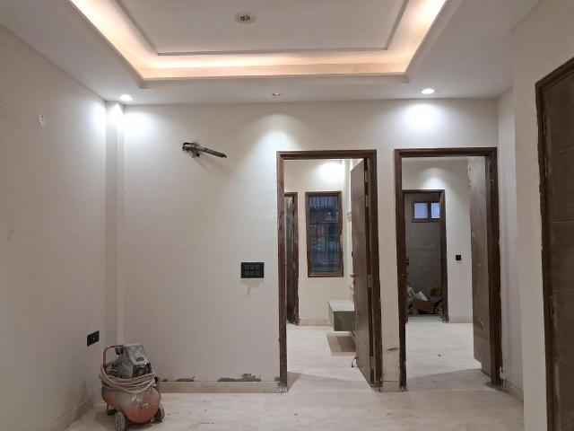 3 BHK Independent Builder Floor in Paschim Vihar for resale New Delhi. The reference number is 20996056