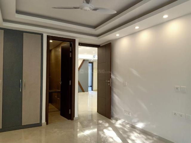 4 BHK Independent Builder Floor in Paschim Vihar for resale New Delhi. The reference number is 20076134
