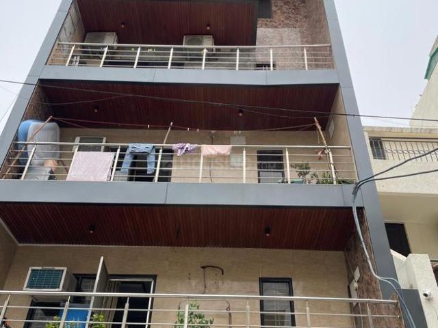 3 BHK Independent Builder Floor in Pitampura for resale New Delhi. The reference number is 20338949