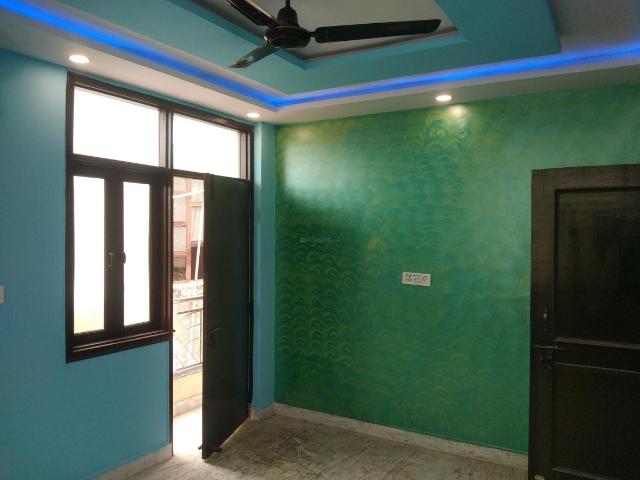 3 BHK Independent Builder Floor in Subzi Mandi for rent New Delhi. The reference number is 8449072