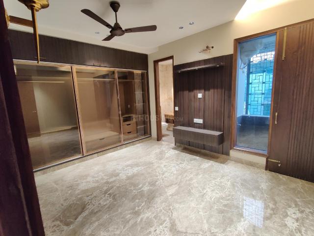 3 BHK Independent Builder Floor in Surajmal Vihar for resale New Delhi. The reference number is 20797119