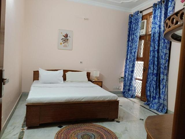 3 BHK Independent Builder Floor in Sector 43 for rent Gurgaon. The reference number is 20405893