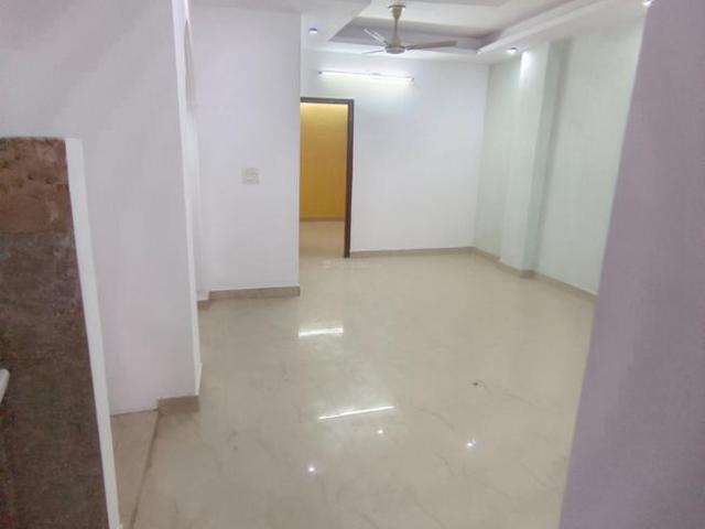 3 BHK Independent Builder Floor in Sector 8 Dwarka for resale New Delhi. The reference number is 8440928