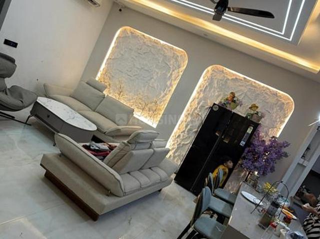 3 BHK Independent Builder Floor in Sector 14 for rent Gurgaon. The reference number is 20220163