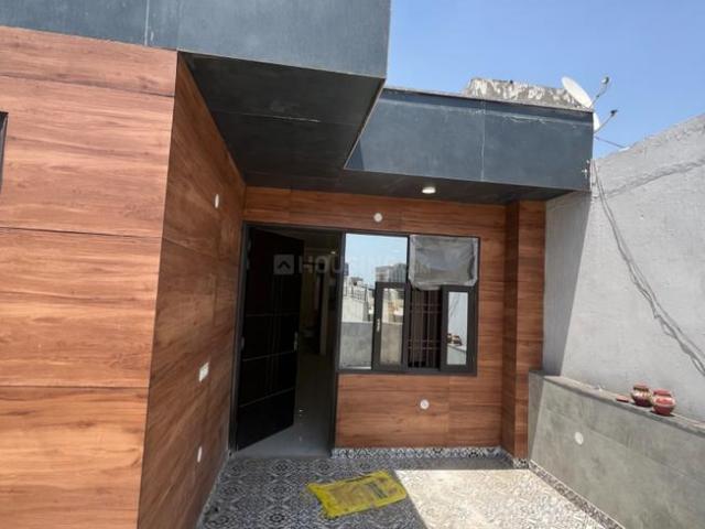 3 BHK Independent Builder Floor in Shalimar Bagh for resale New Delhi. The reference number is 20062384