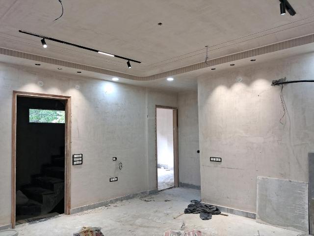 3 BHK Independent Builder Floor in Shastri Nagar for resale New Delhi. The reference number is 19787095