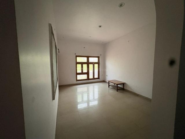 3 BHK Independent Builder Floor in South City for rent Lucknow. The reference number is 20270778