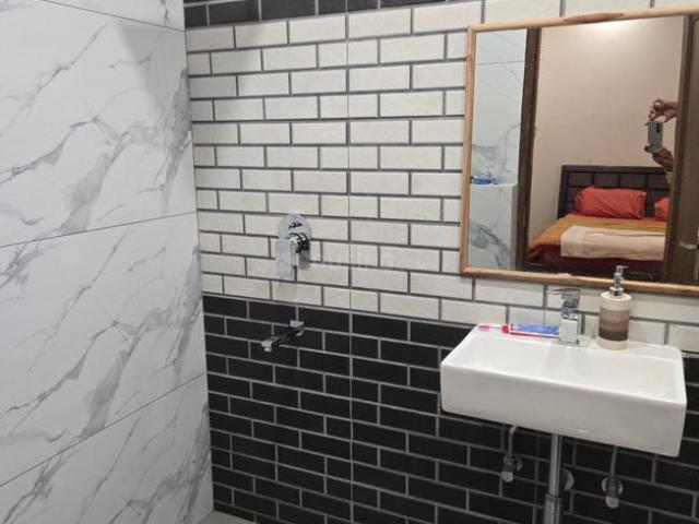 3 BHK Independent Builder Floor in South Extension I for rent New Delhi. The reference number is 20977675