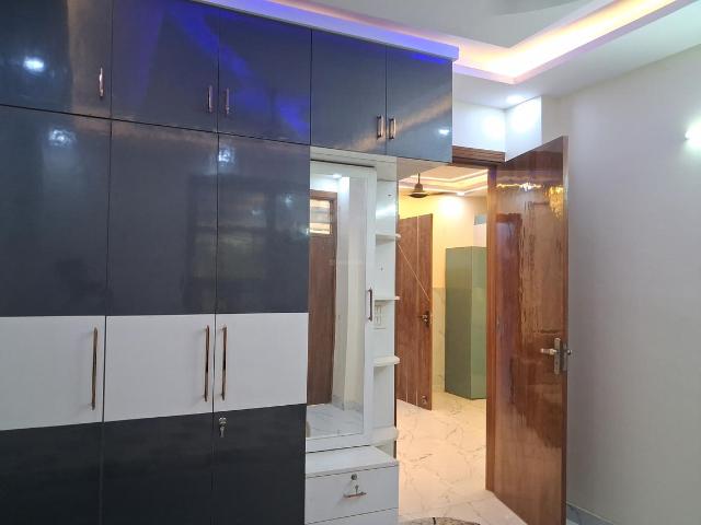 3 BHK Independent Builder Floor in Uttam Nagar for rent New Delhi. The reference number is 20526842