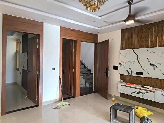 3 BHK Independent Builder Floor in Vasundhara for resale Ghaziabad. The reference number is 20732247