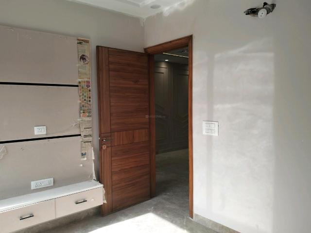 3 BHK Independent Builder Floor in Vikaspuri for resale New Delhi. The reference number is 18938001