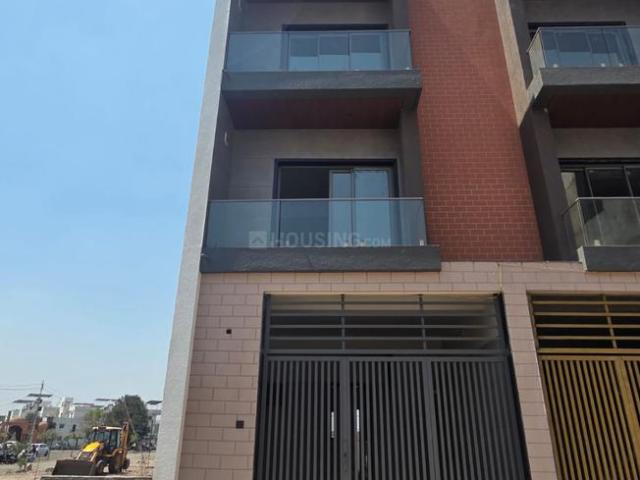 3 BHK Independent House in Dindoli for resale Surat. The reference number is 19803842
