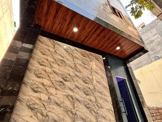 3 BHK Independent House in Dwarka Mor for resale New Delhi. The reference number is 20834312