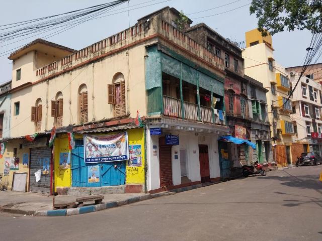 3 BHK Independent House in Entally for resale Kolkata. The reference number is 20310390