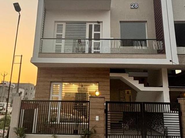 3 BHK Independent House in Gazipur for resale Zirakpur. The reference number is 17145518