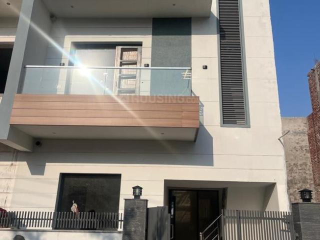 3 BHK Independent House in Gazipur for resale Zirakpur. The reference number is 19515739