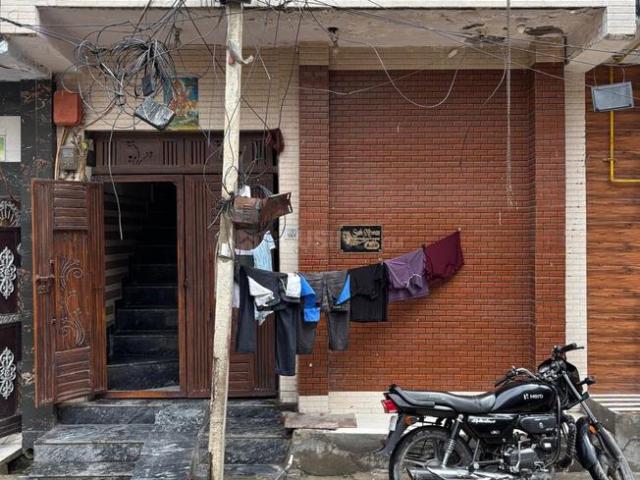 3 BHK Independent House in Hastsal for rent New Delhi. The reference number is 20783509