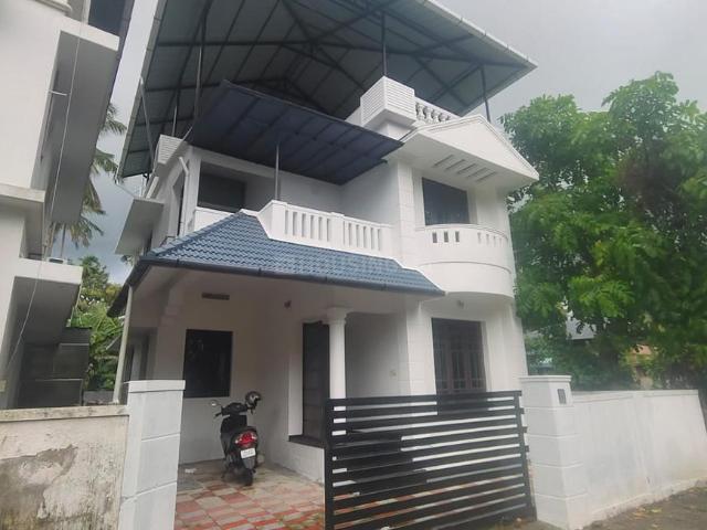 3 BHK Independent House in Maradu for rent Kochi. The reference number is 20483221